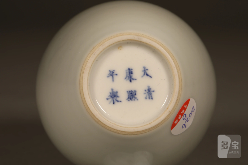 清 釉里红龙纹长颈瓶 - 图7